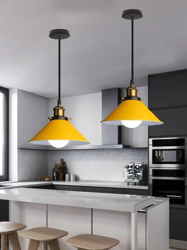 Klassisk industriell lampa för hemmet med varmt ljus