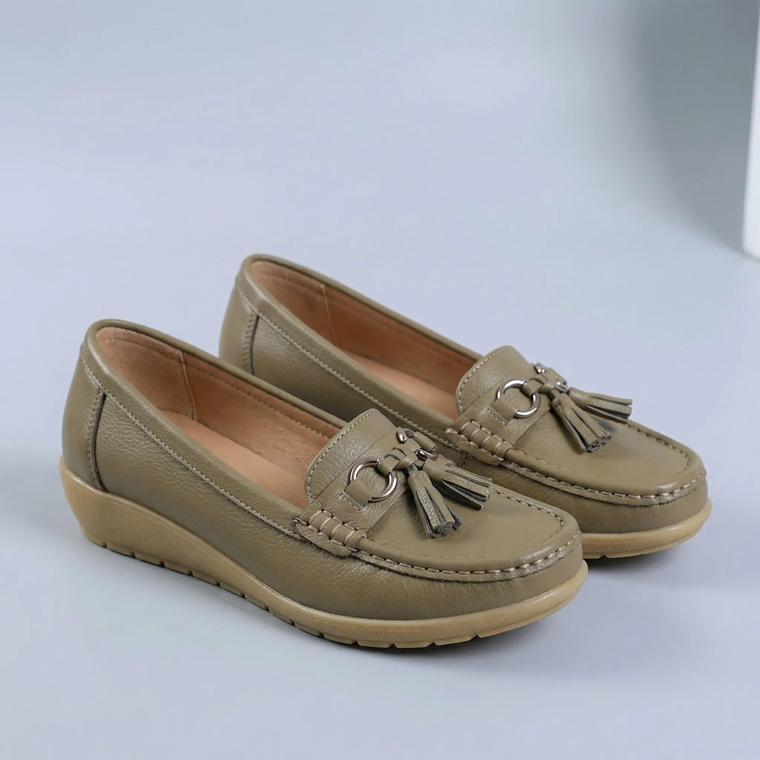 Bekväma retro loafers för kvinnor sedda från sidan