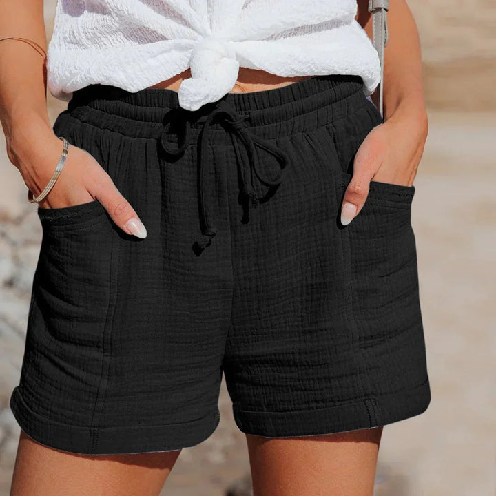 Snygga svarta damshorts med elastisk midja och praktiska fickor