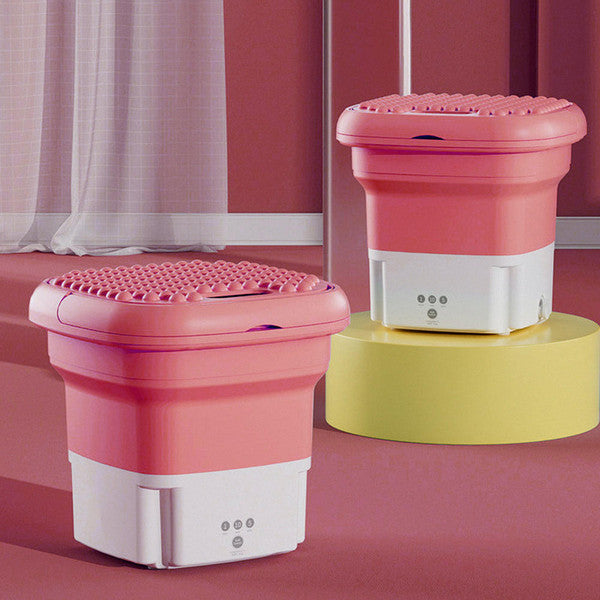 Två rosa bärbara mini tvättmaskiner placerade på färgstarka podier