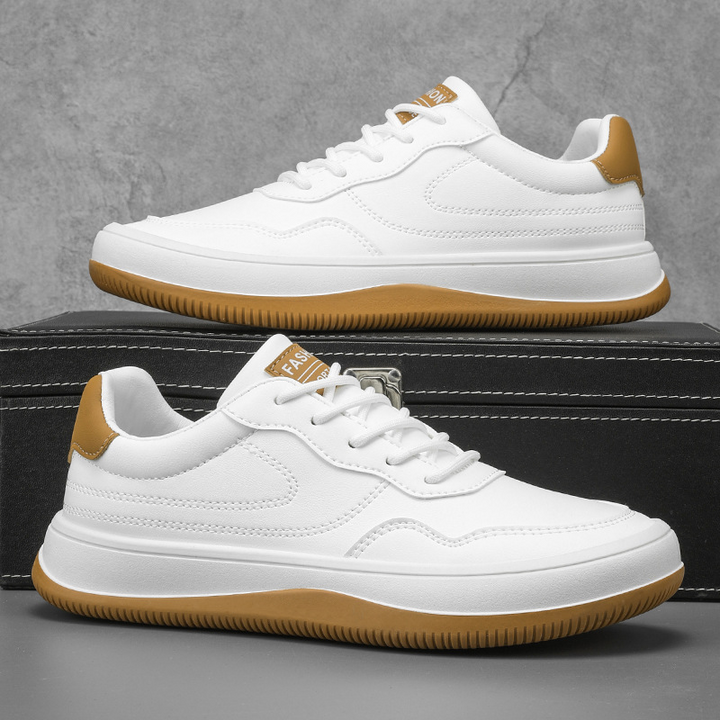 Vita herrsneakers i läder för vardagsbruk, sidovy