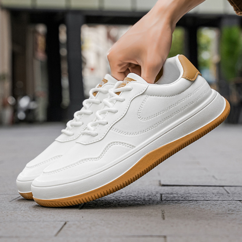 Moderna sneakers för män, ovansida som visar sulan