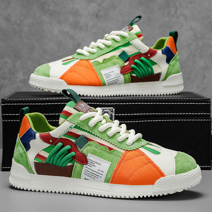 Retrosneakers uppställda med detaljer