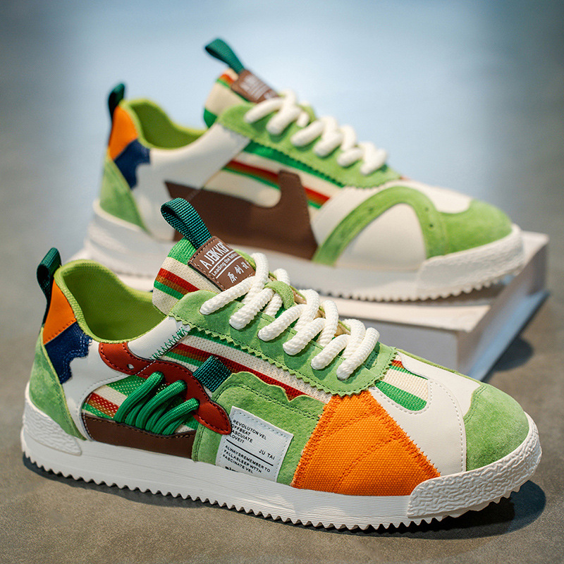 Färggranna retrosneakers för herr och dam från sidan