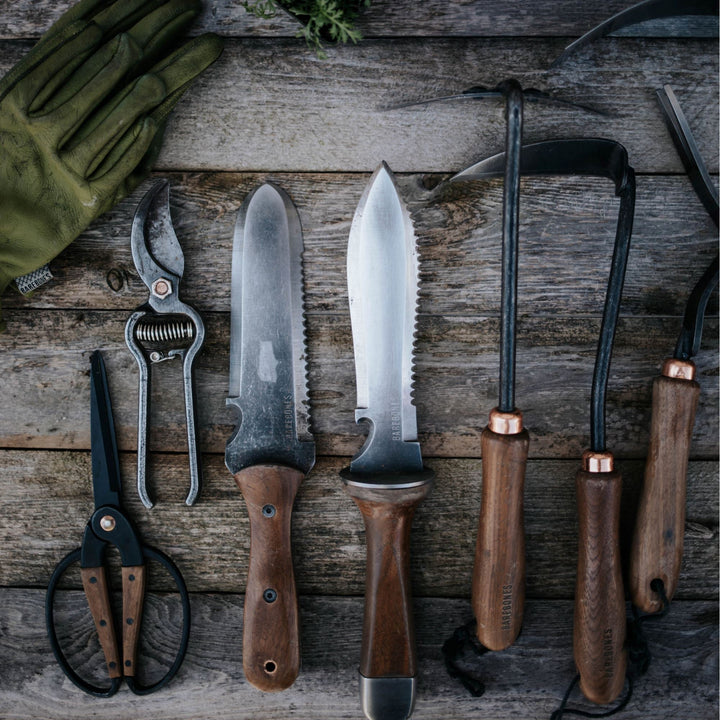 Detaljbild på handtaget till TrailForge Pro Grip trädgårdsverktyg och utomhuskniv