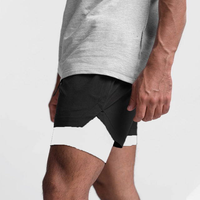 Detaljbild på det ventilerande tyget och sömmarna på träningsshorts