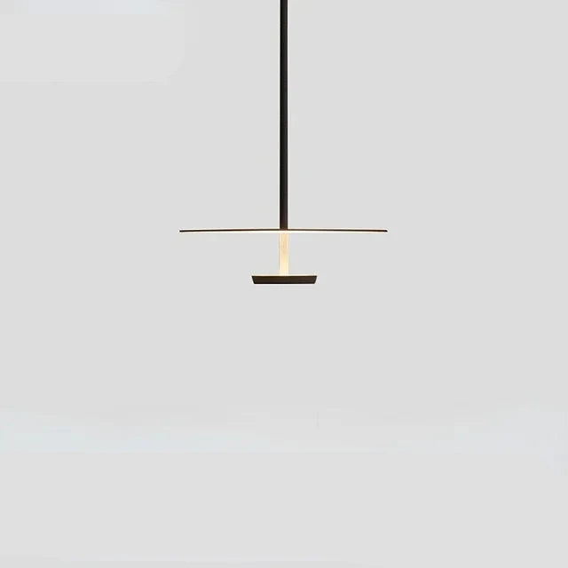 Hänglampa med belysning tänd, perfekt som matbordslampa i hemmet