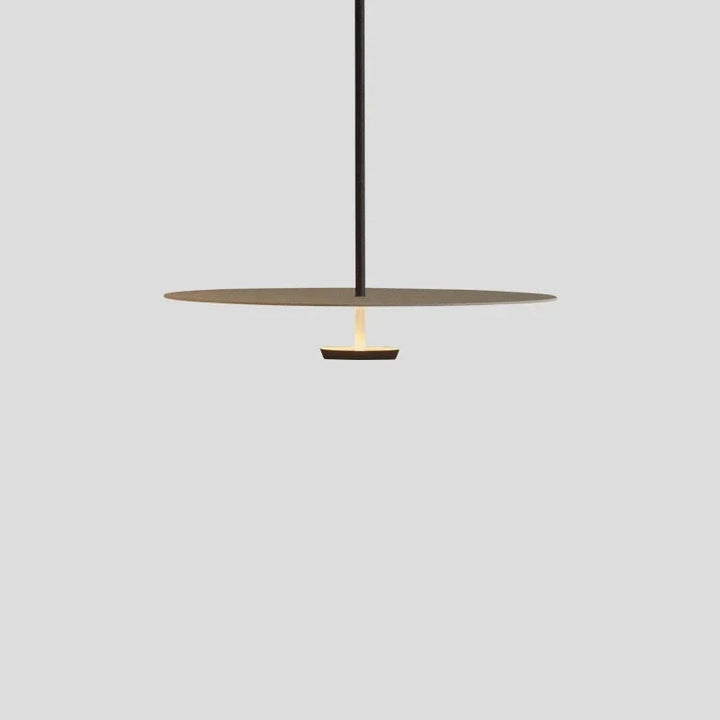 Stämningsfull takbelysning med LED-lampa i ett modernt inrett rum