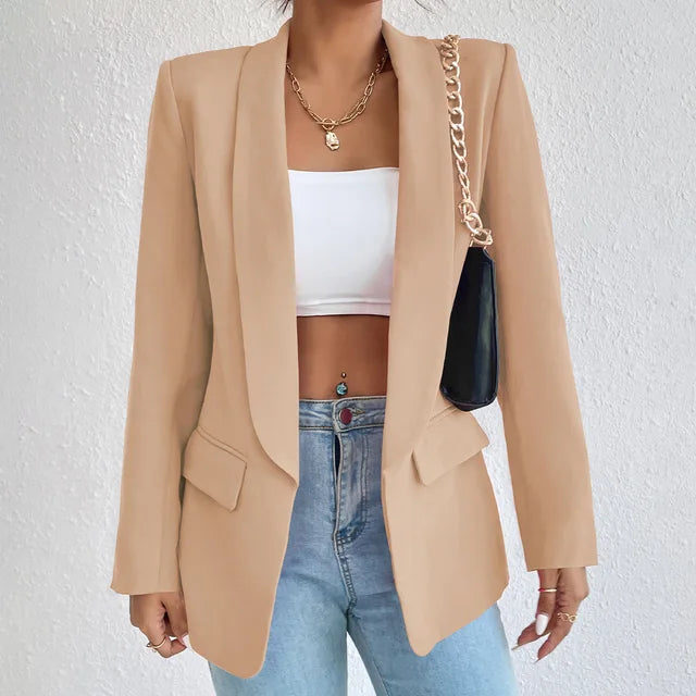 Elegant blazer för dam matchad med vardagskläder