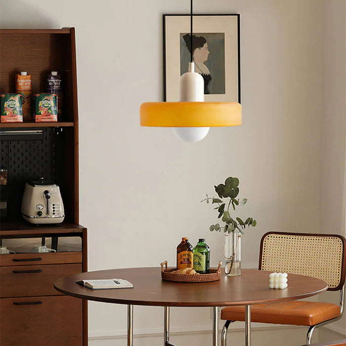 Bauhaus design med färgstark glas takpendel