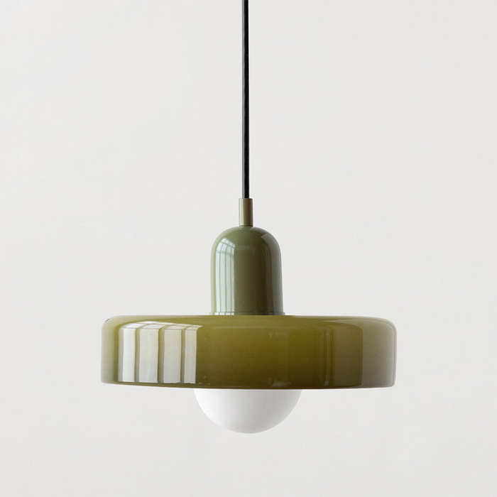 Grön glas takpendel med vit skärm i modern Bauhaus-stil
