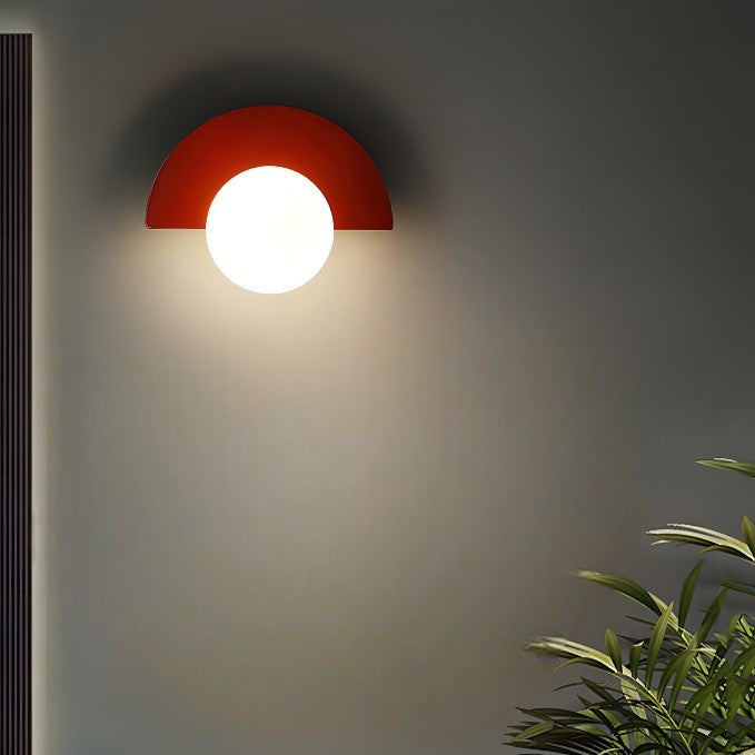 Novara semicirkulär vägglampa med stilren nordisk design för modern inredning