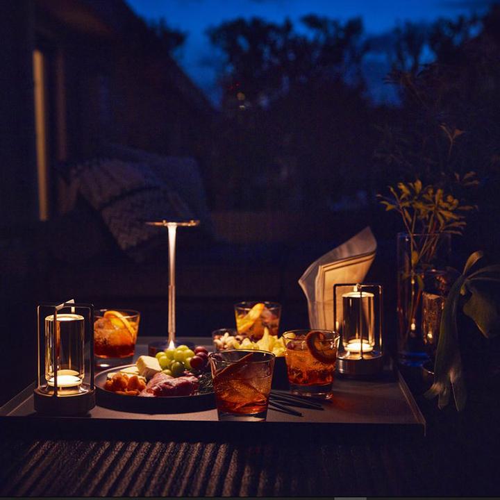 Bärbar lampa för både inomhus- och utomhusbruk på balkongen