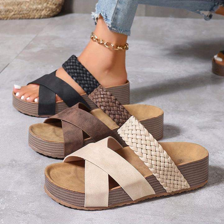 Stilrena dam sandaler med flätat mönster