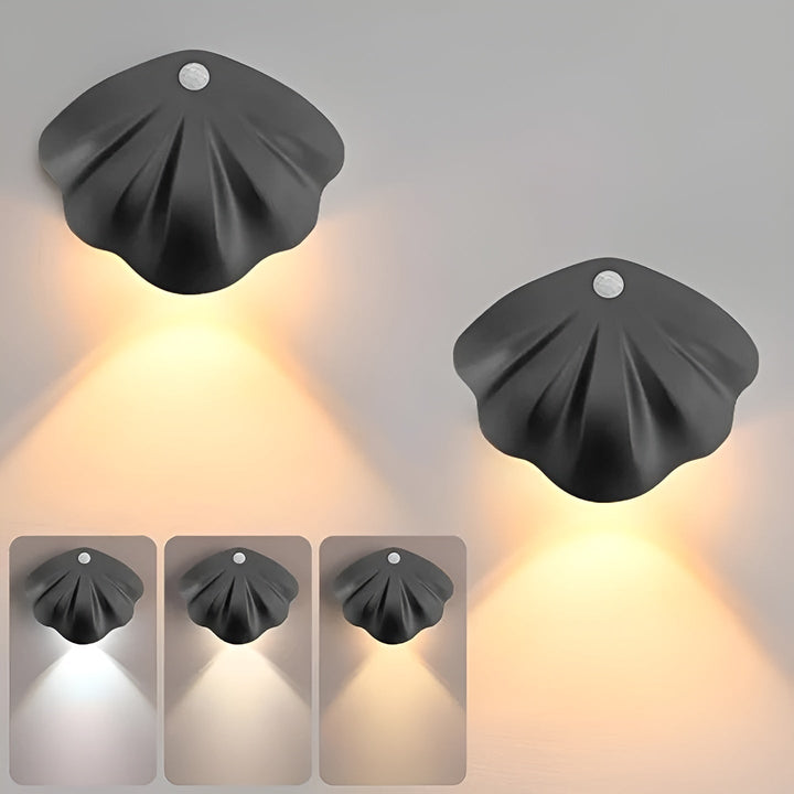 Trådlös LED-lampa med rörelsesensor monterad i en mörk hall för smart hallbelysning