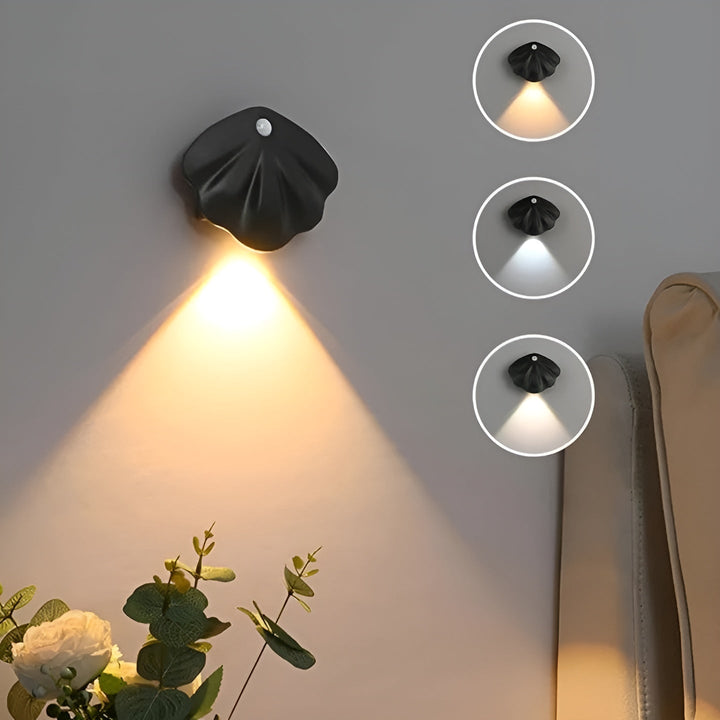 USB-uppladdningsbar vägglampa med sensor som lyser upp en trappa för ökad säkerhet