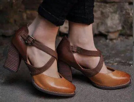 Snygga retroinspirerade pumps för dam med stabil blockklack