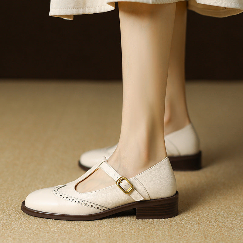 Beige damaskor i Mary Jane-modell med T-rem och blockklack