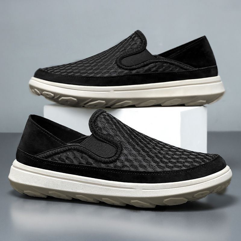Svart slip-on sneaker för herr med ventilerande mesh och flexibel sula