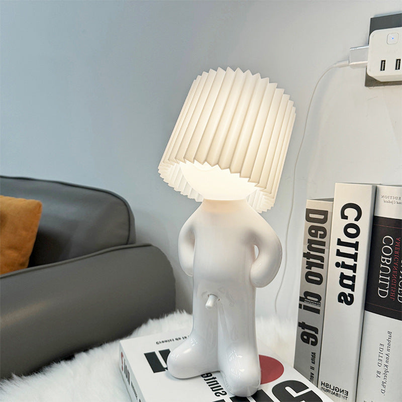 Närbild på LED-lampa med unik form och detaljrikt utförande