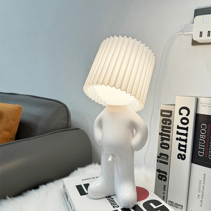 Närbild på LED-lampa med unik form och detaljrikt utförande