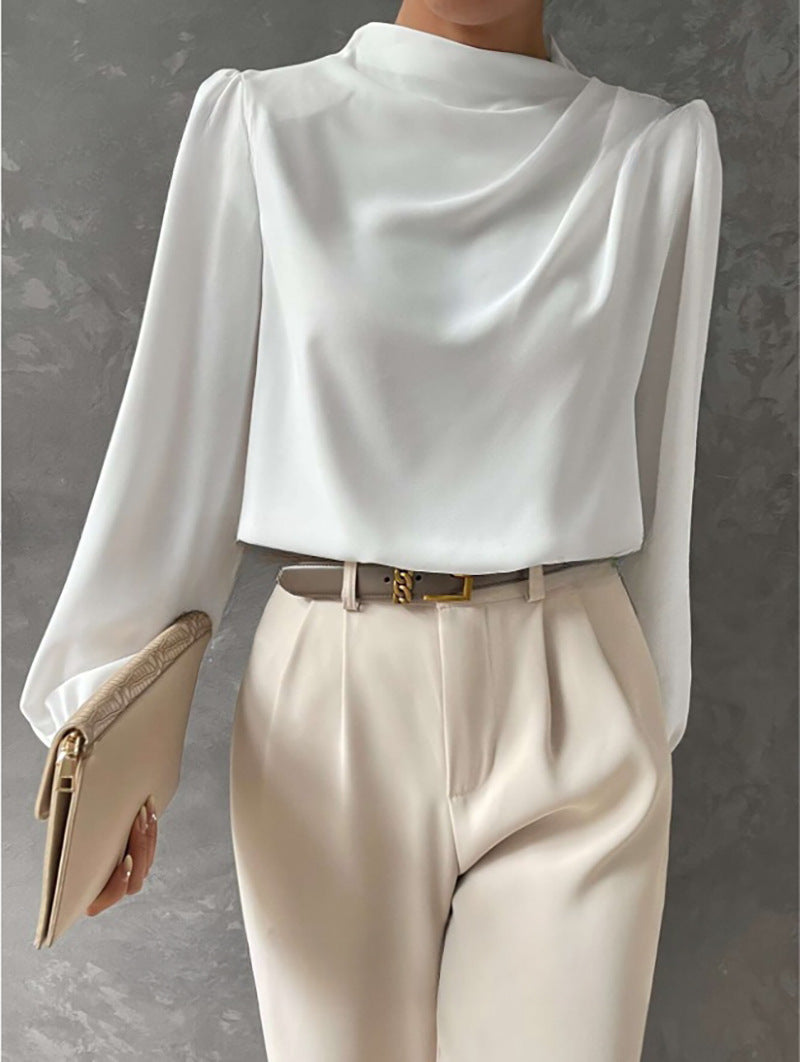 Damernas Helene elegant draperad blus i vit färg