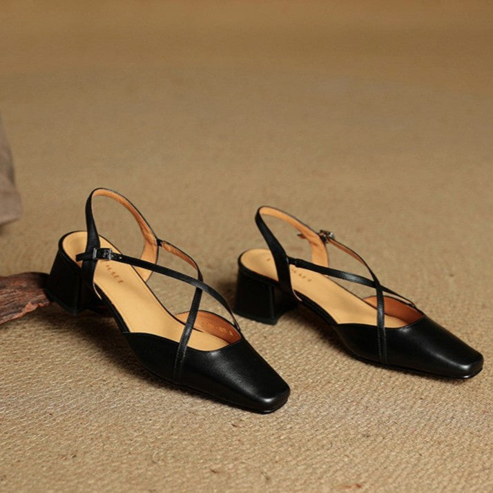 Klassiska slingback-pumps med modern twist och klack