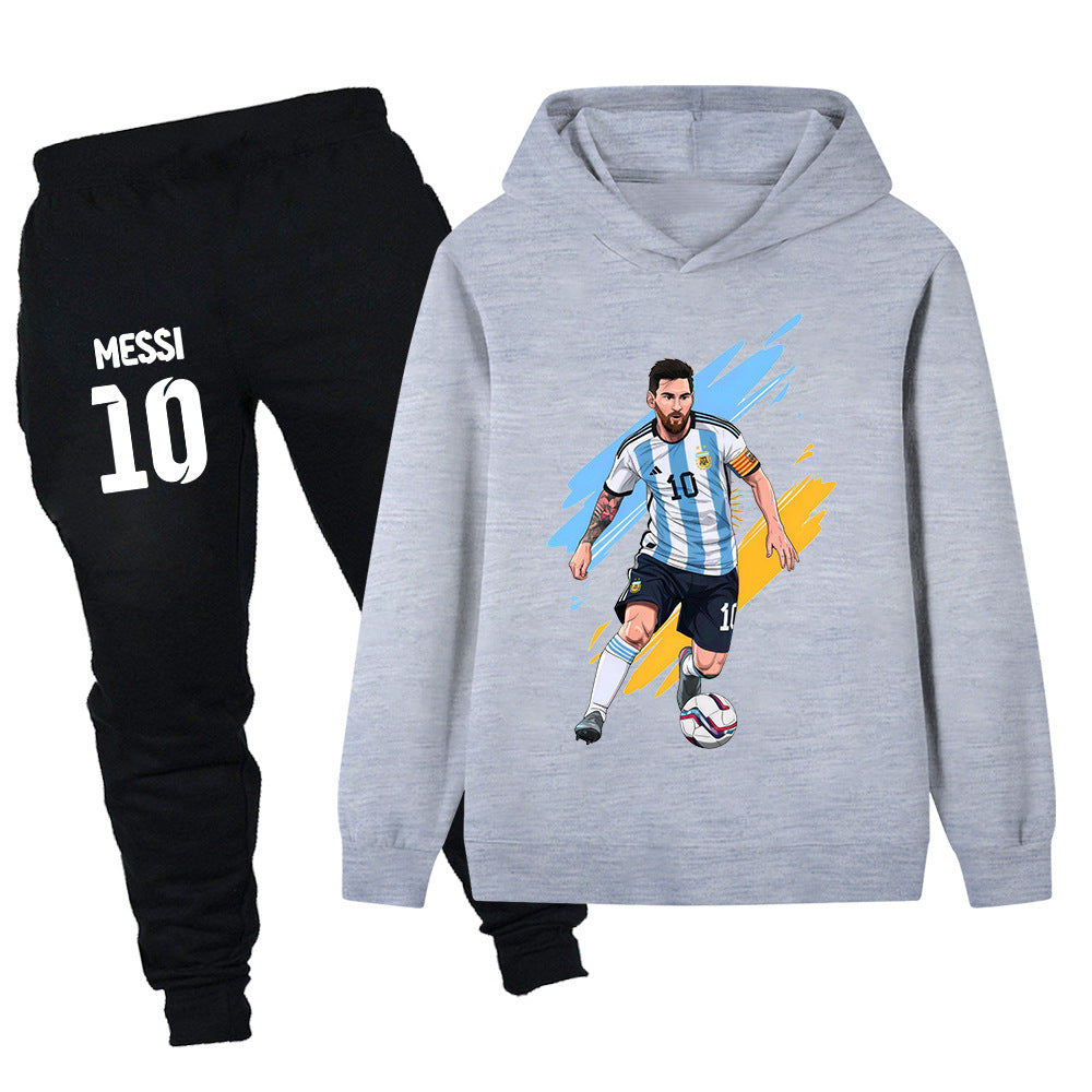 Barn i Lionel Messi träningsoverall som visar flexibel passform