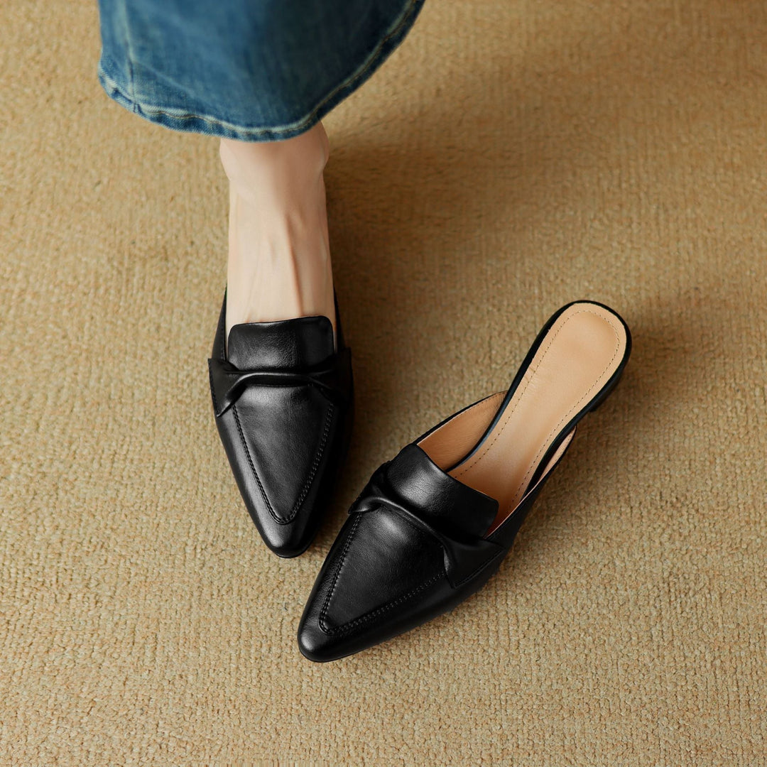 Trendiga mules för kvinnor i klassisk färg och modell