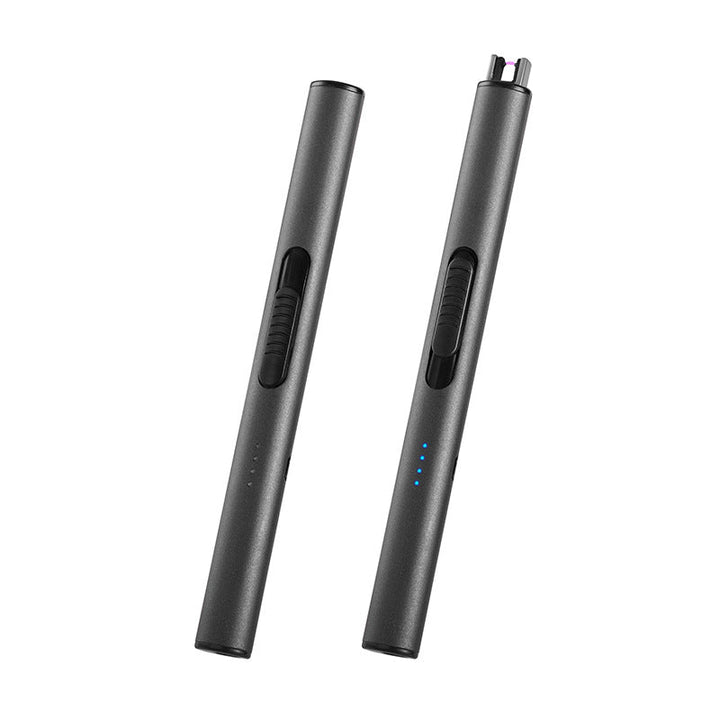 USB-laddad vindtålig tändare utan gas som visar batteriets laddningsstatus.