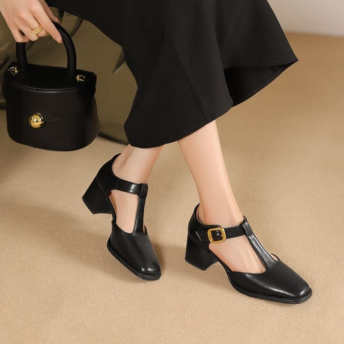 Stilren outfit med Corinne pumps och matchande handväska