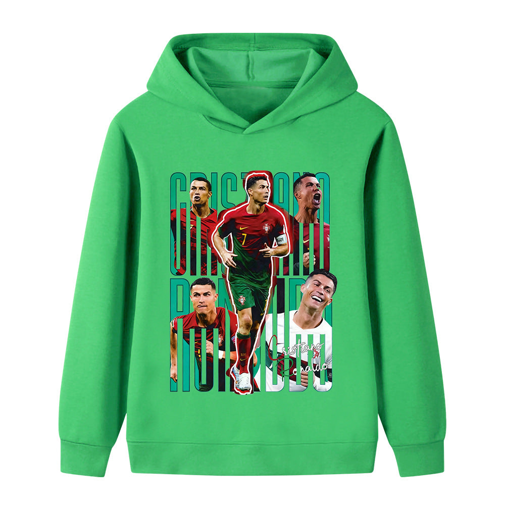 Närområdesbild på huva och dragsko på fotbollströja för barn
