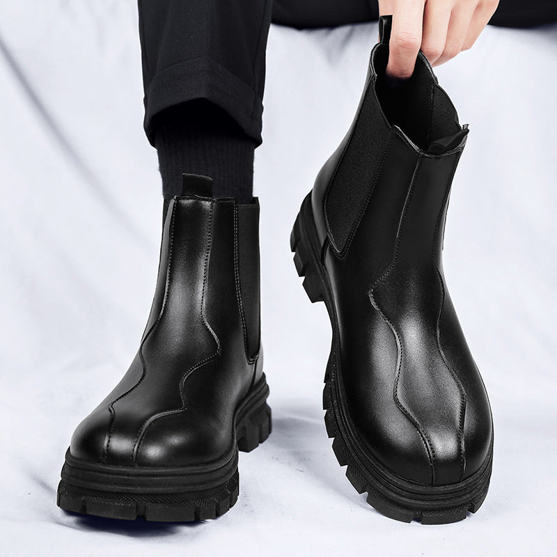 Närbild på svarta chelsea boots för herrar med elastisk sidopanel