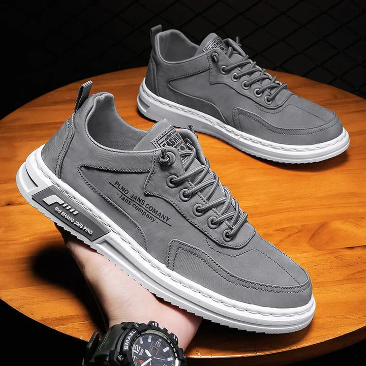 Klassiska ortopediska herrsneakers i grå färg med snörning