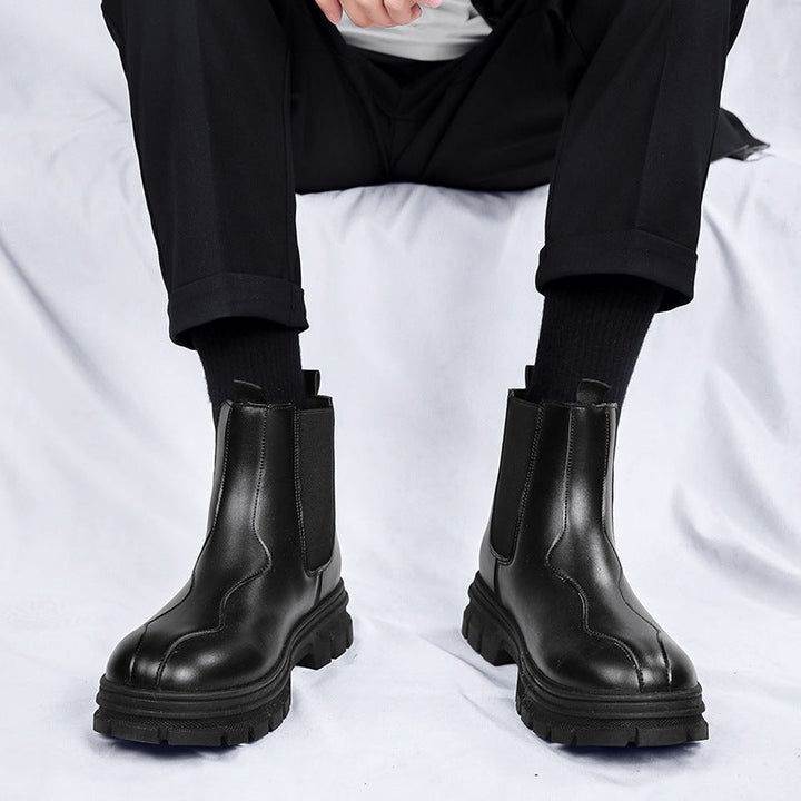 Snygga svarta chelsea boots för män med kraftig platåsula