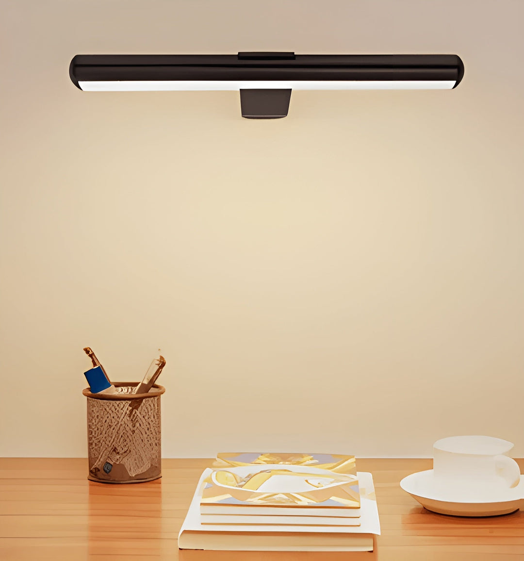 USB-uppladdningsbar LED-lampa monterad på vägg med varm belysning