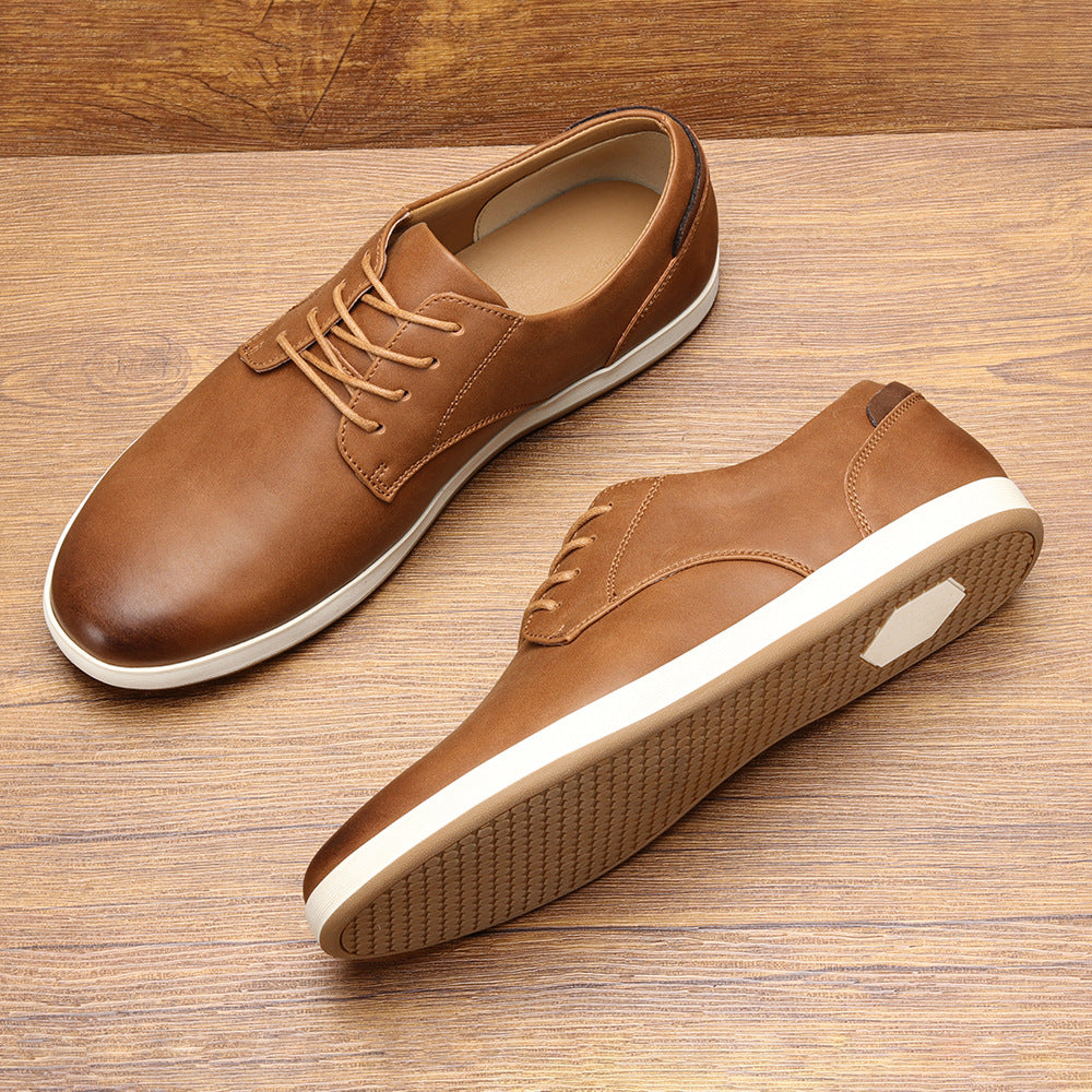 Klassiska herr sneakers i vit läderdesign från sidan