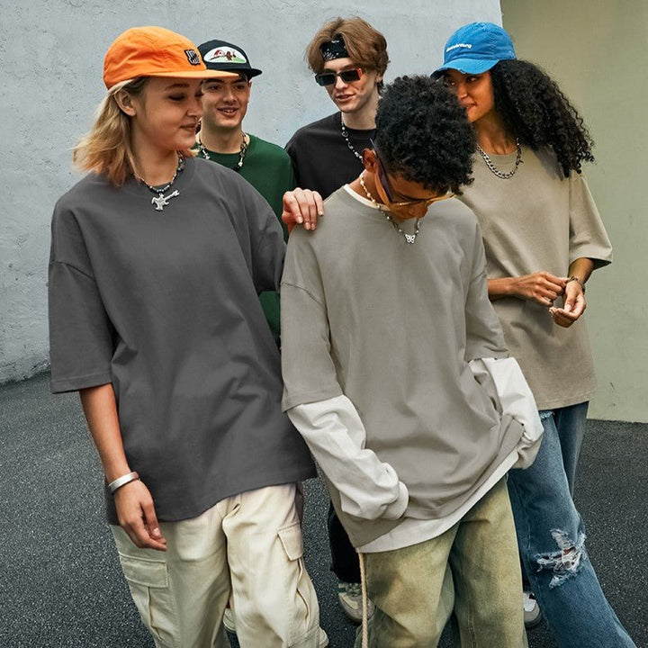 Unisex oversize t-shirt i bekväm och ledig modell för vardagen