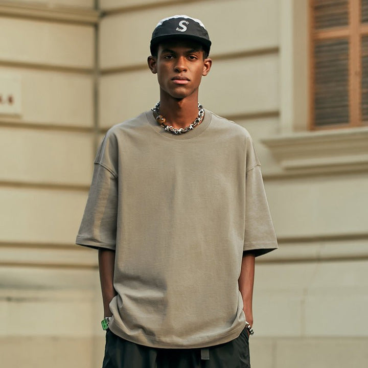 Svart oversize t-shirt för en stilren och avslappnad look