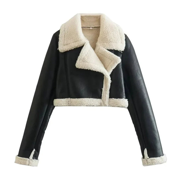 Snygg damkläder trend för vintern med cropped jacka