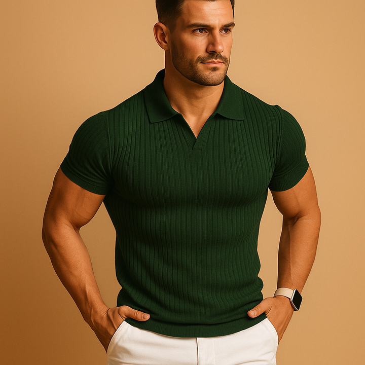 Man iklädd mörkgrön slim fit-pikétröja i modern design
