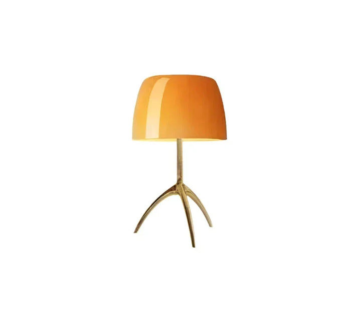 Trästativ och vit skärm på modern designlampa för hemmakontoret