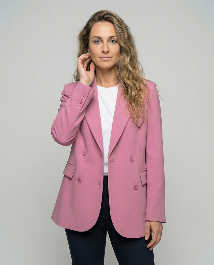 Moderna ytterkläder för dam i form av lång blazer