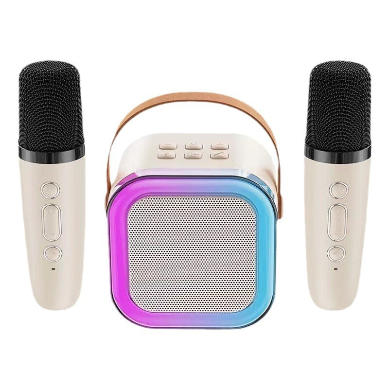 Vit karaokemaskin med matchande mikrofoner framför