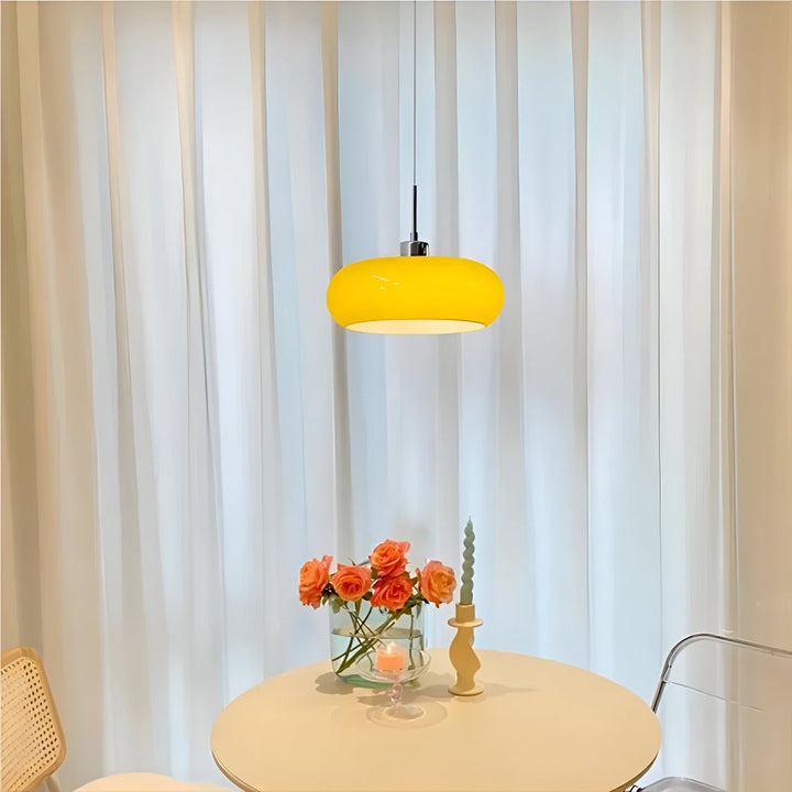 Inredningsbild med Clarity rund taklampa i modern miljö