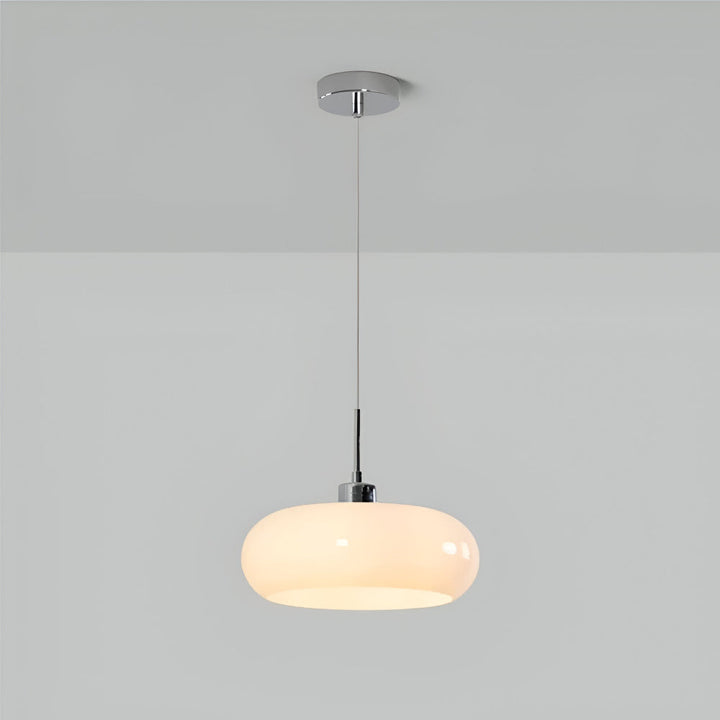 Ljuseffekt från mönstrat glas på rund taklampa