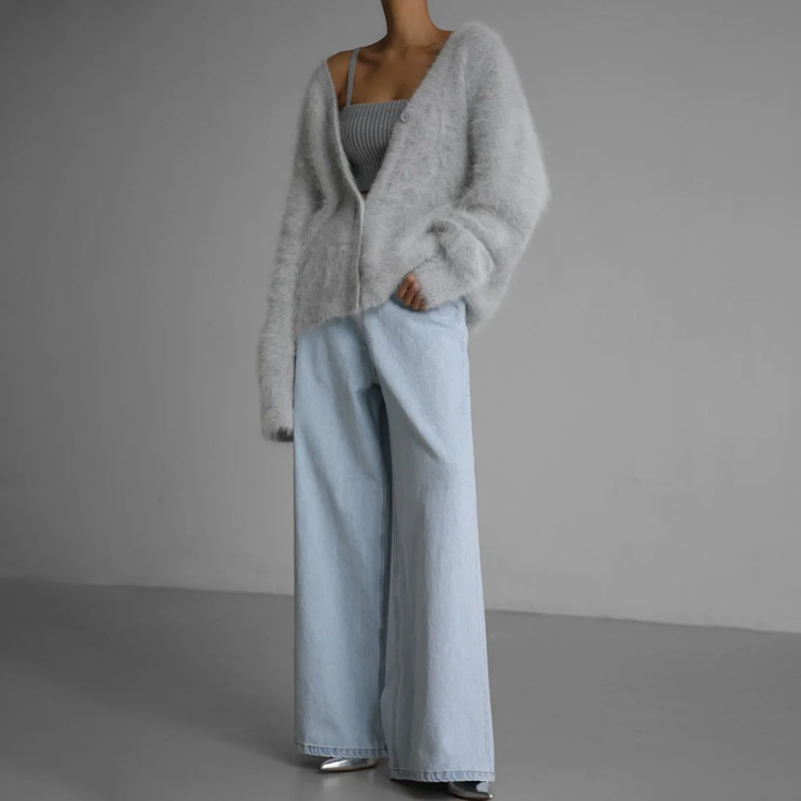 Beige cardigan för dam med fluffig textur och knäppning framtill