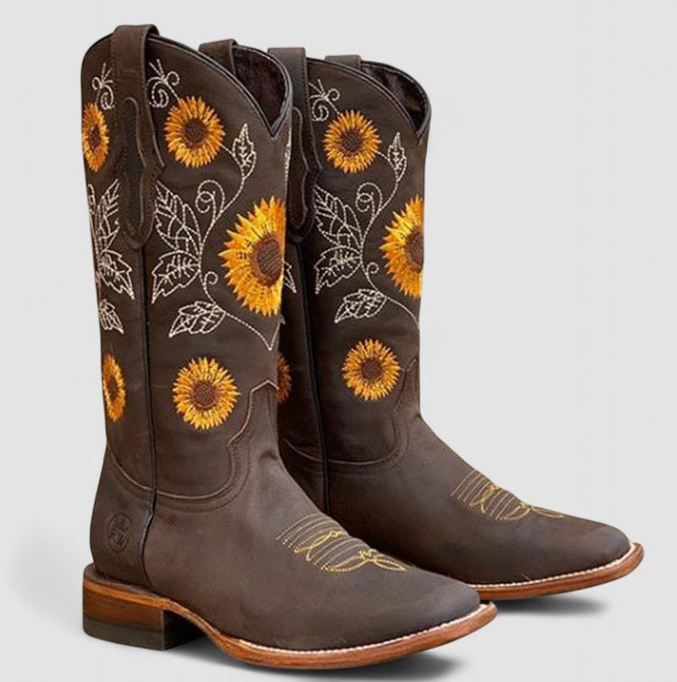 Daisy westernboots för dam i mörkbrun nyans med dekorativa detaljer