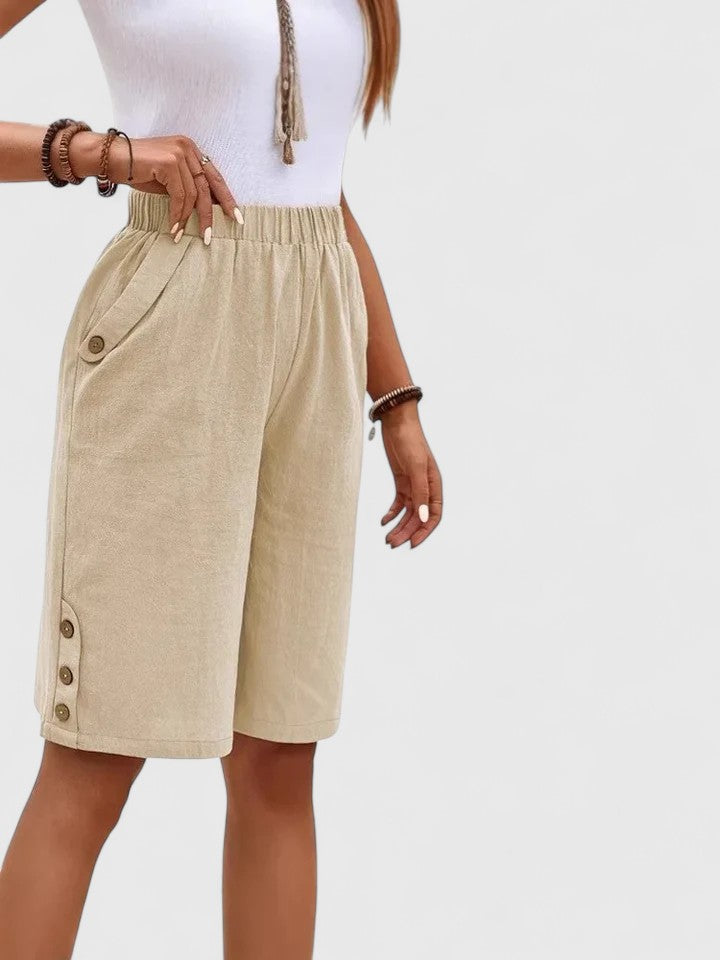 Snygga damshorts i khaki, perfekta som vardagskläder på sommaren