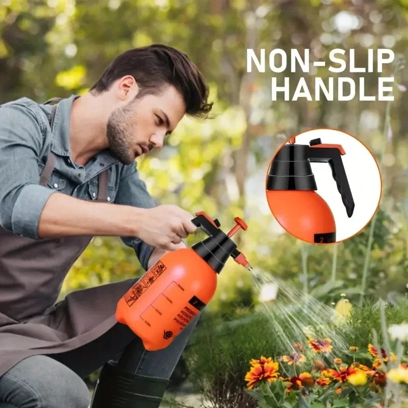 Man som använder orange trädgårdsspruta utomhus bland blommor